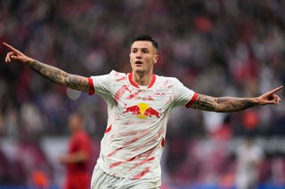 Benjamin Sesko je blízko přesunu do Arsenalu, ale RB Leipzig se drží za velký poplatek - a jeho požadavky na mzdu jsou vysoké